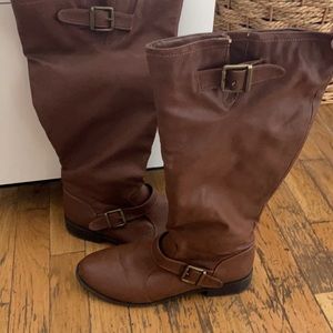 Brown leather boots (10)